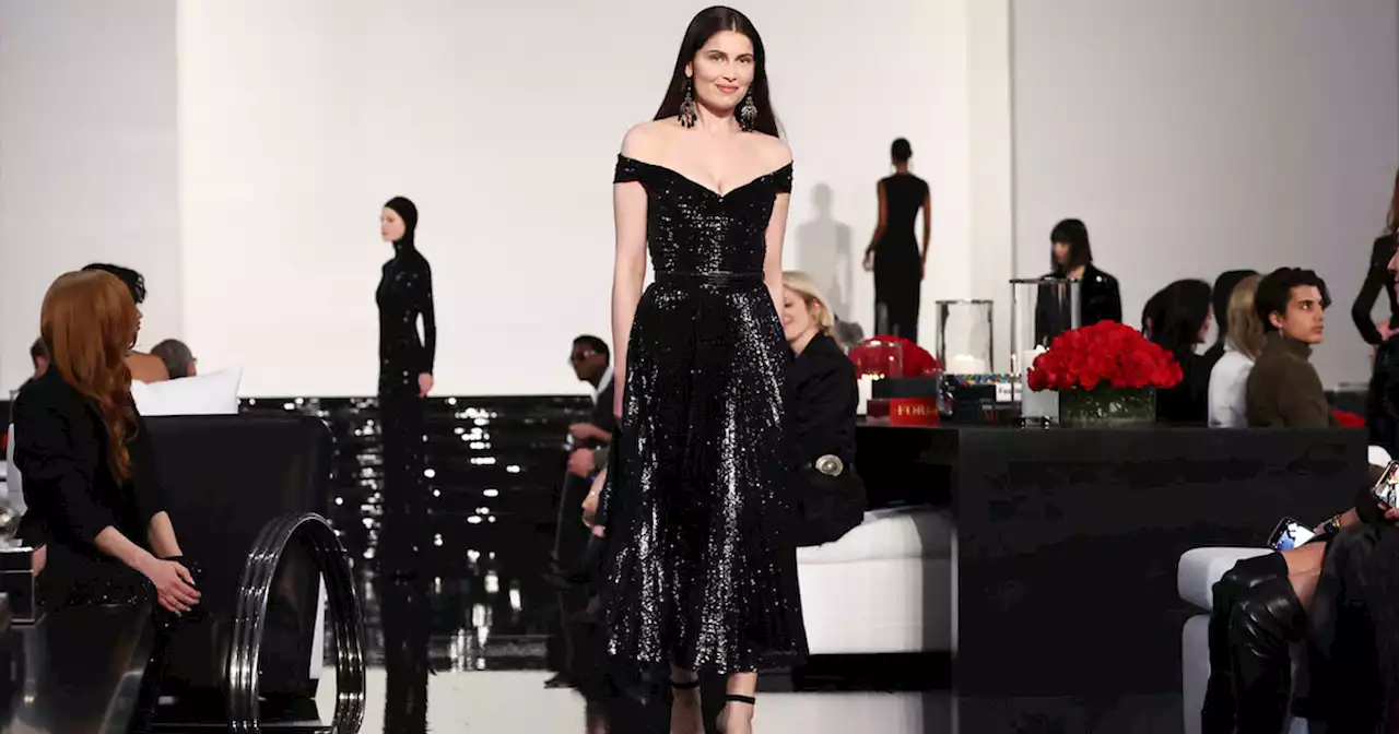 Sfilata Ralph Lauren 2022, in passerella Laetitia Casta | iO Donna