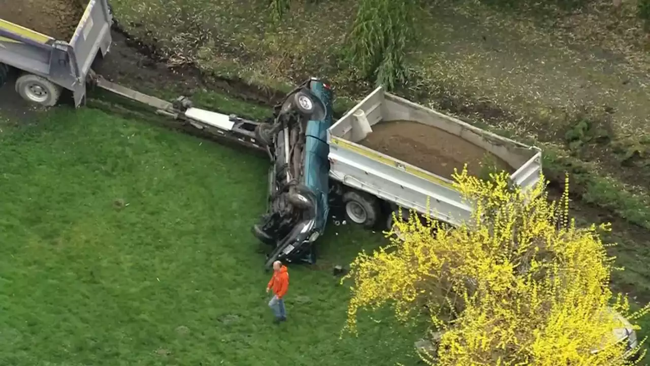 Dump truck in crash with several vehicles in Skagit County