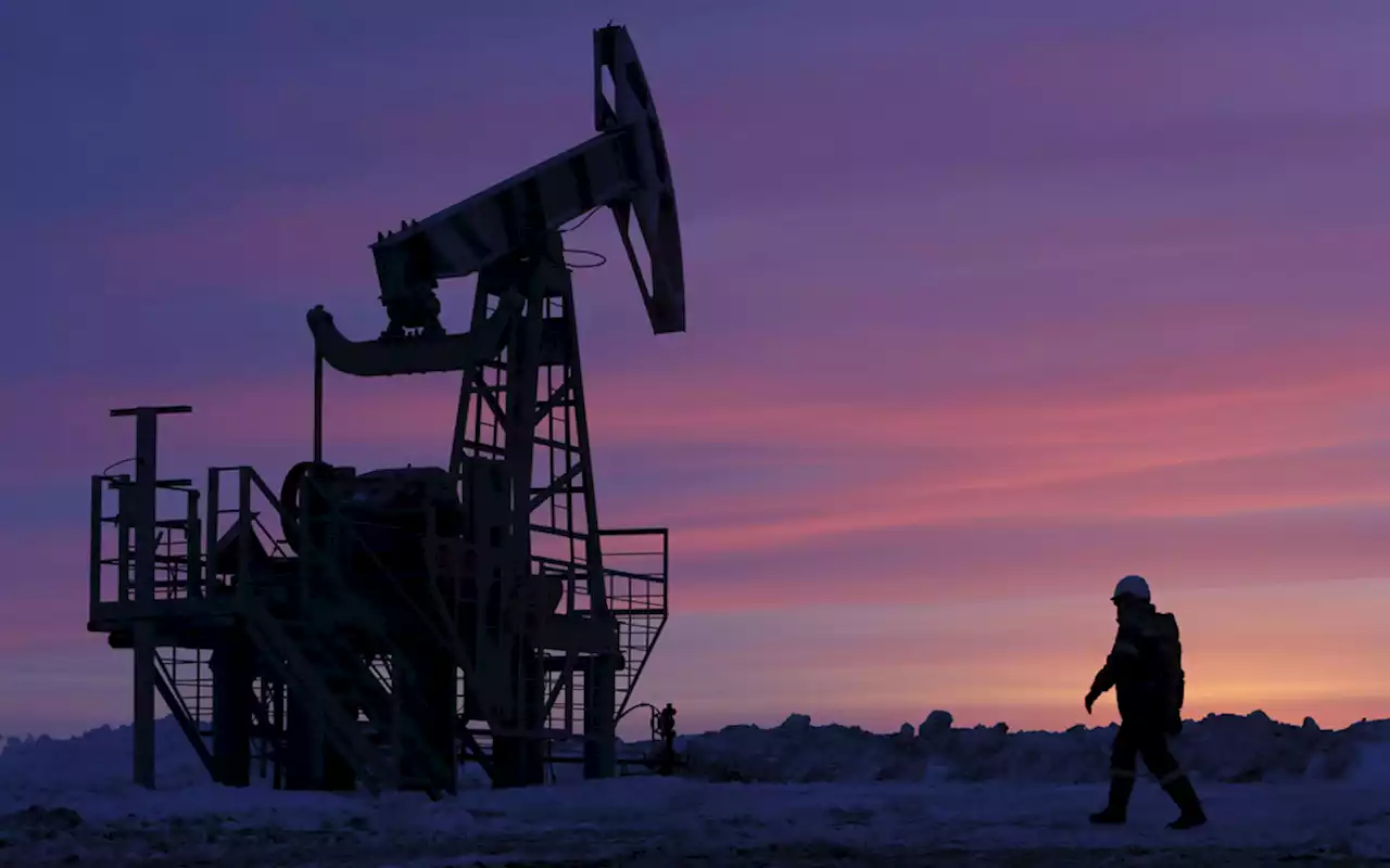 Petróleo vai chegar aos 150 dólares por barril com quebras no fornecimento, avisa trader