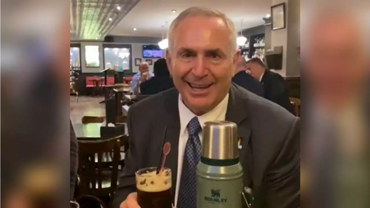 Video: la reacción viral del embajador de Estados Unidos al probar el fernet