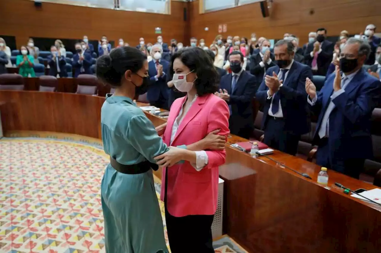 ¿Cómo erosiona a la democracia la reducción de diputados que proponen Ayuso y Vox?
