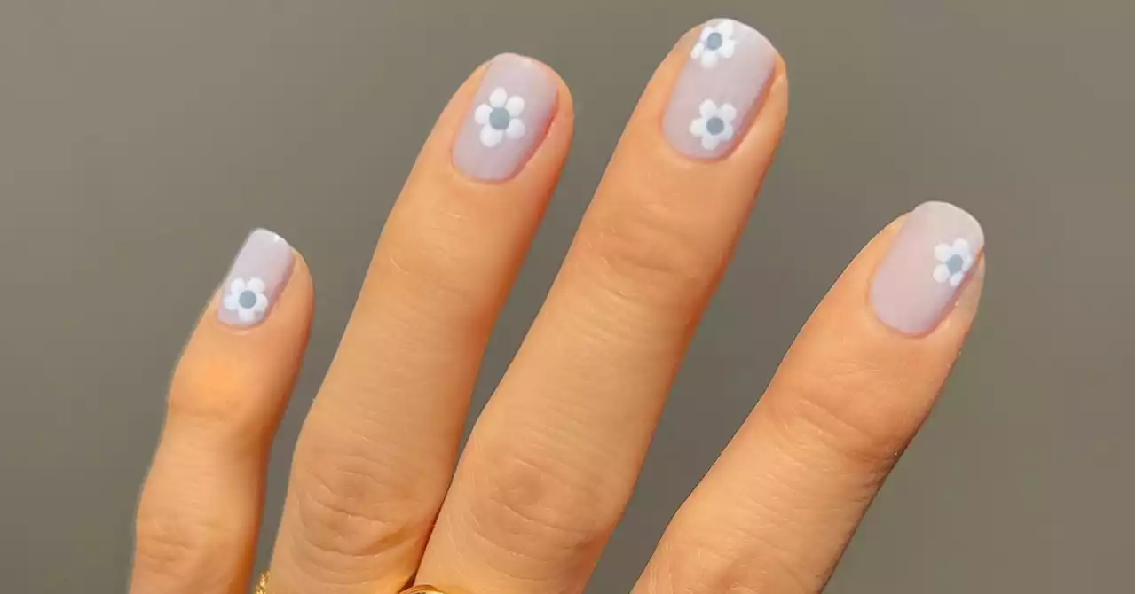 Micro-daisies are the simple spring nail trend you can do at home