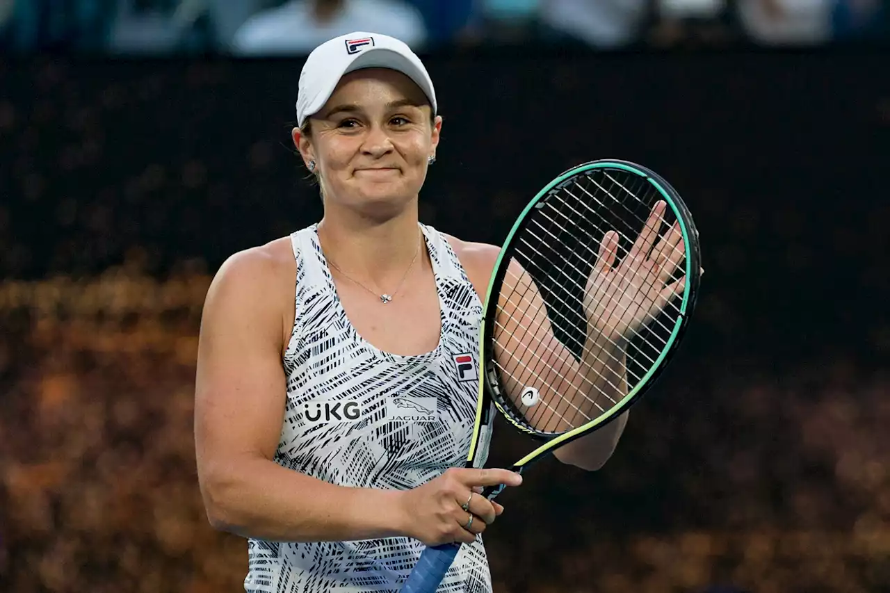 Top-ranked Ashleigh Barty announces shock retirement