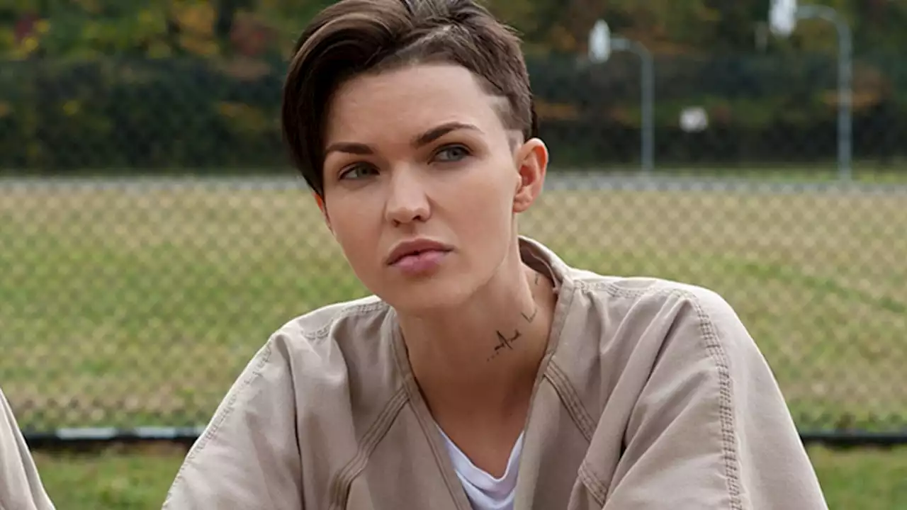 Stella Carlin In 'Orange Is the New Black' -- 'Memba Her?!