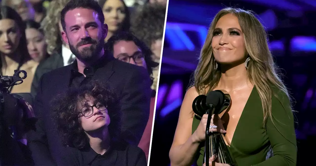 J.Lo accepts Icon Award as her daughter and Ben Affleck beam from the crowd