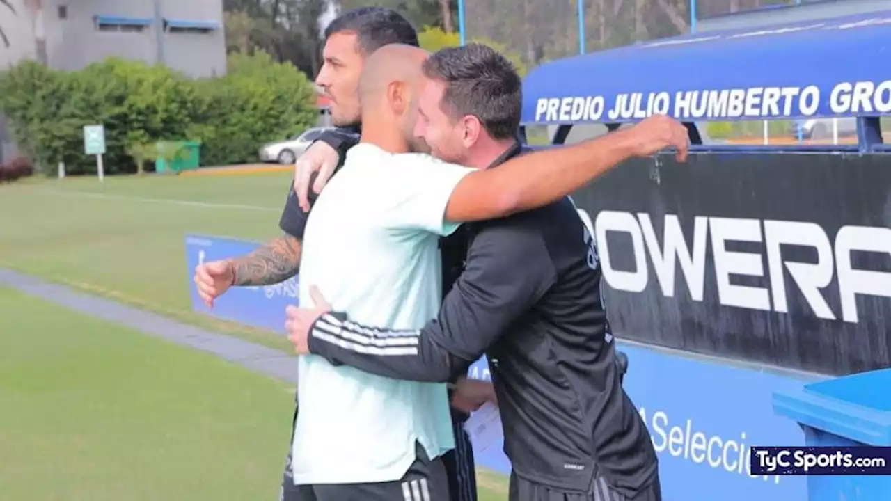 La visita de Messi a la Selección Sub 20 y el abrazo con Mascherano - TyC Sports