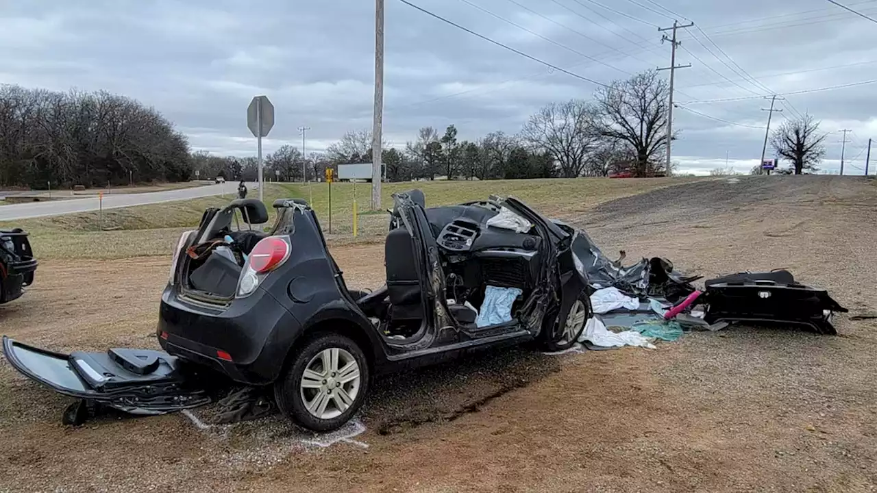 6 students killed in Oklahoma crash were in car that seats 4