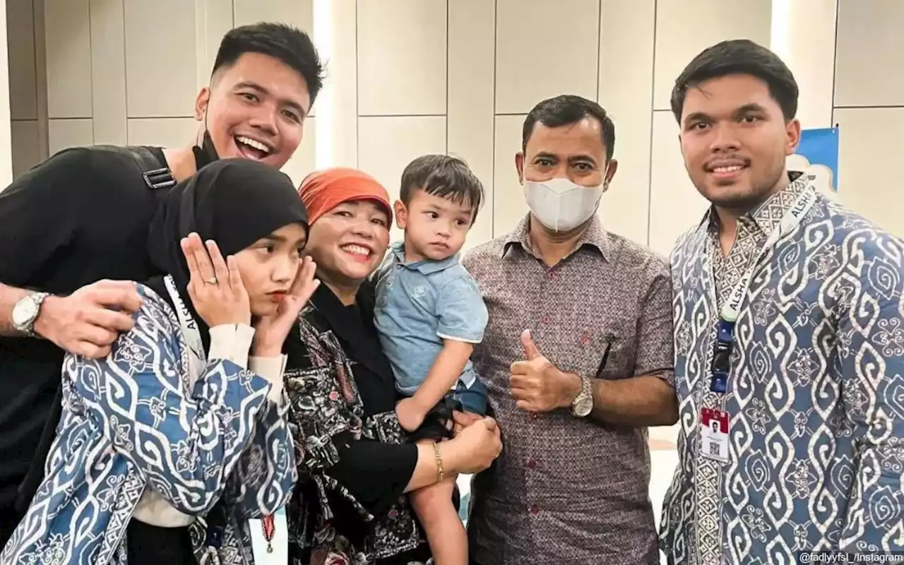 Fuji Umrah, H. Faisal Titip Doa untuk Bibi-Vanessa Angel Sampai Nangis Ingatkan Hal Ini