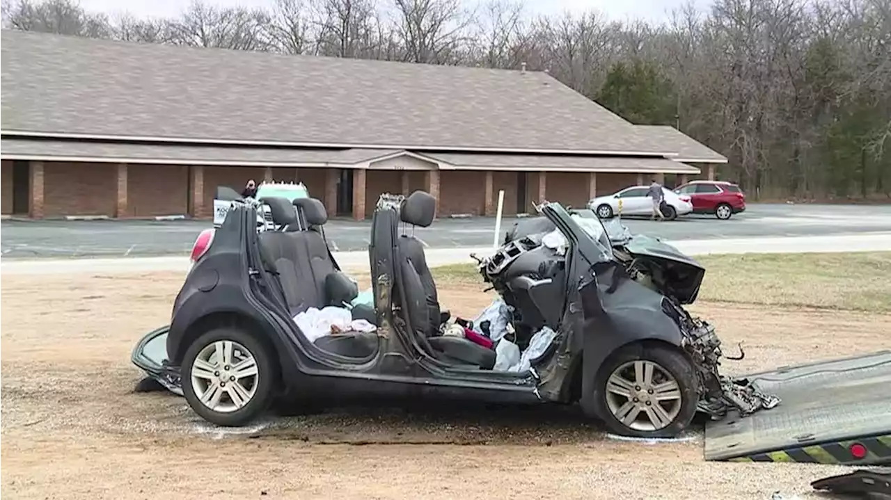 6 students killed in Oklahoma crash were in car that seats 4