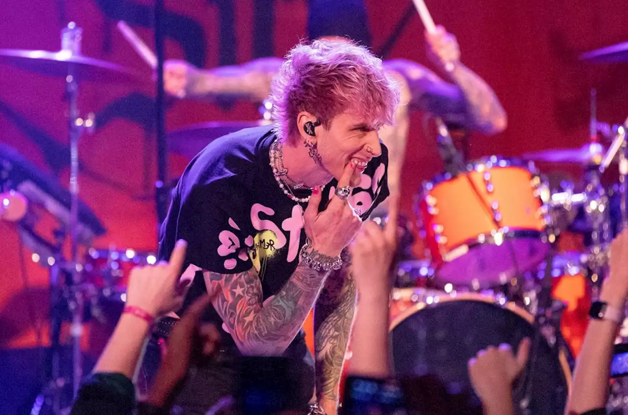 Machine Gun Kelly Announces Dates For Global ‘Mainstream Sellout’ Arena Tour