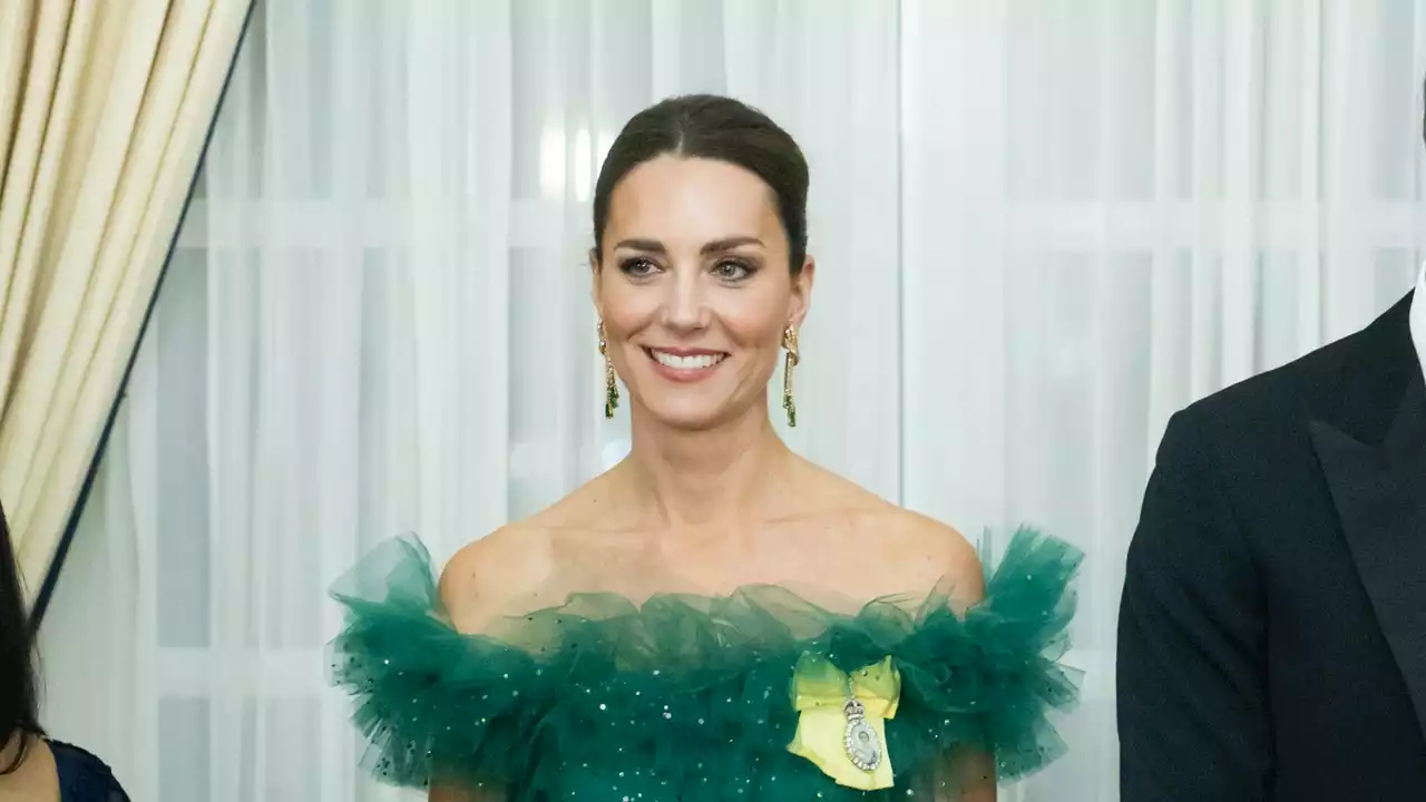 Kate Styles A Green Princess Dress With Emeralds Borrowed From The Queen