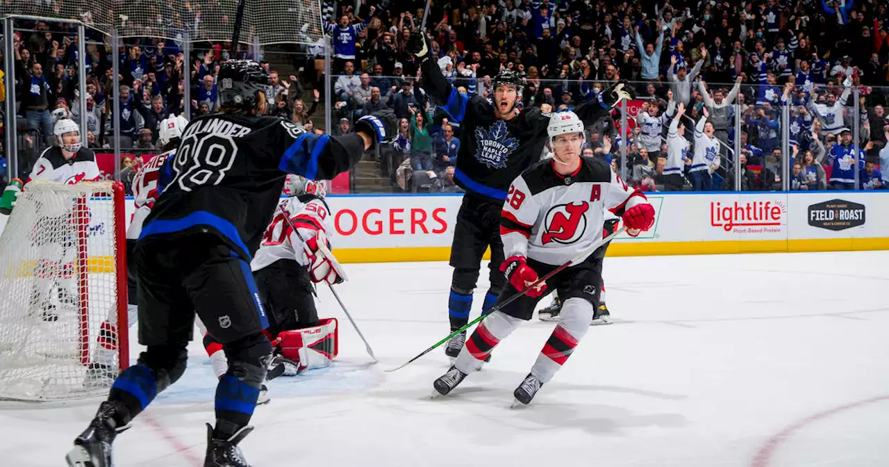 Engvall's late goal lifts Maple Leafs over Devils