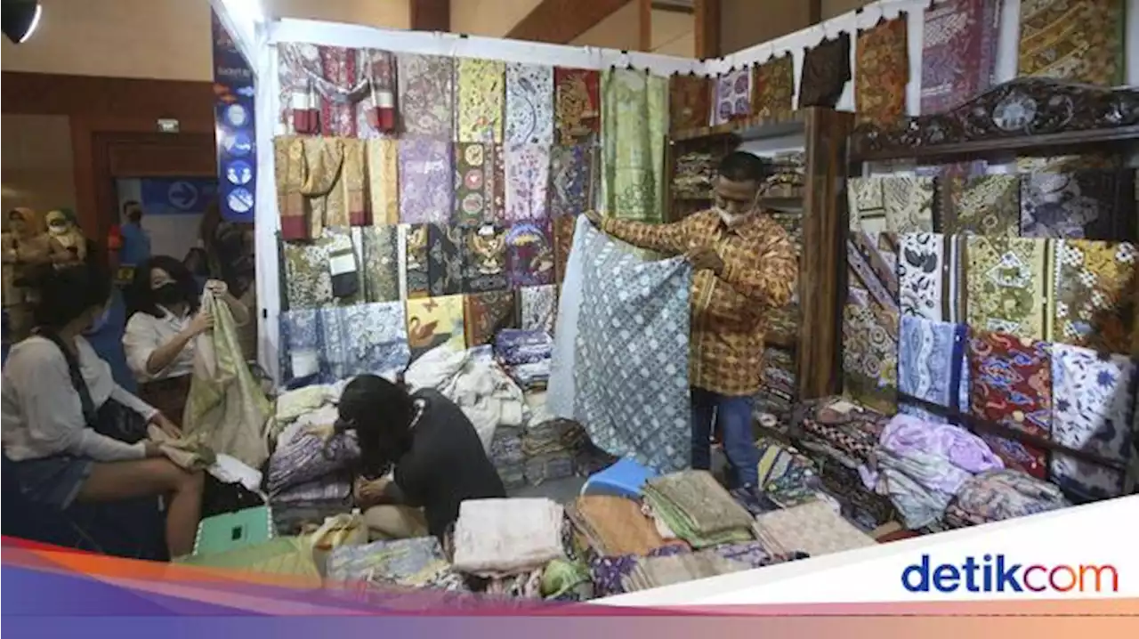 Melihat Produk Kerajinan di Pameran Inacraft 2022