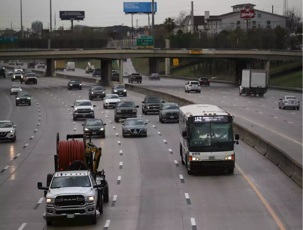 Metro making plans for rapid bus service along elevated busway on south side of I-10 between Uptown and downtown