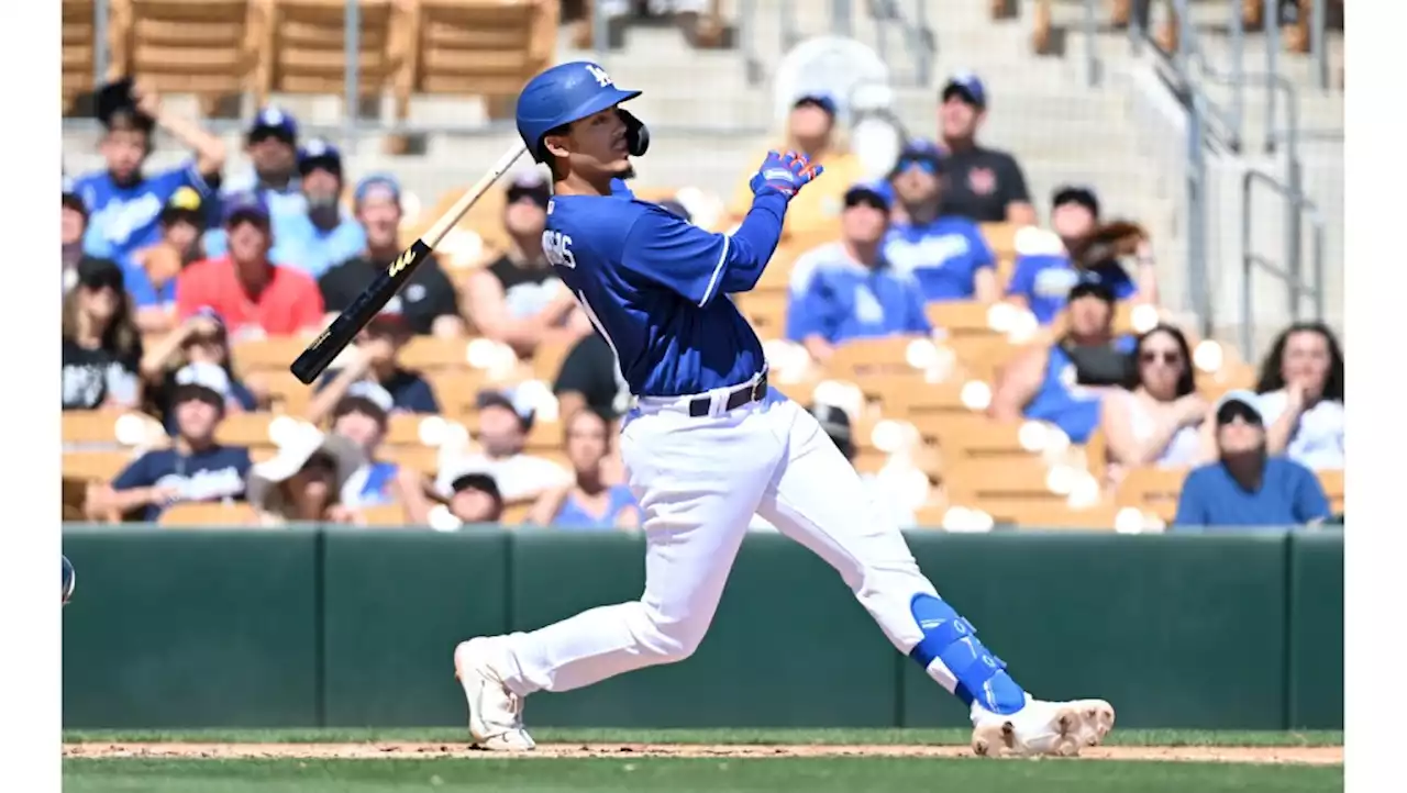 Gavin Lux, Miguel Vargas hit HRs in Dodgers’ first win of spring