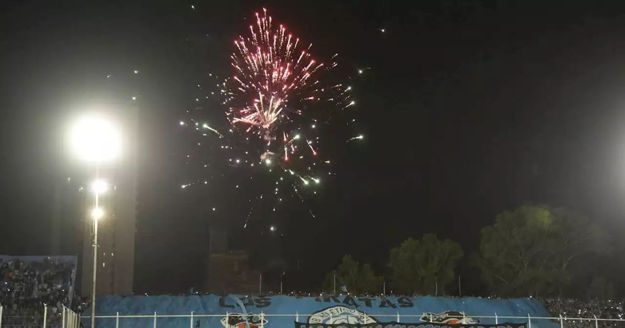 Banderas y fuegos artificiales en el ya clásico festejo del minuto 68 de la hinchada de Belgrano | Fútbol | La Voz del Interior