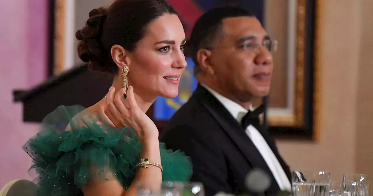 L'apparition étourdissante de Kate Middleton en robe de bal lors d'une réception en Jamaïque