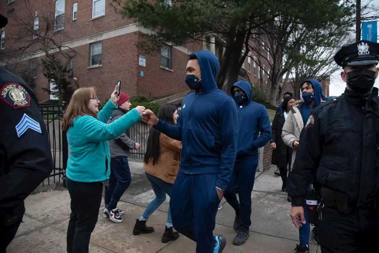 City gives Cinderella St. Peter’s a group-hug sendoff to Sweet 16 date with destiny