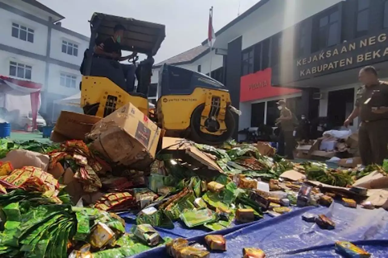 Obat Kuat hingga Puluhan Ribu Dolar Palsu Dimusnahkan Kejari Kabupaten Bekasi - Pikiran-Rakyat.com