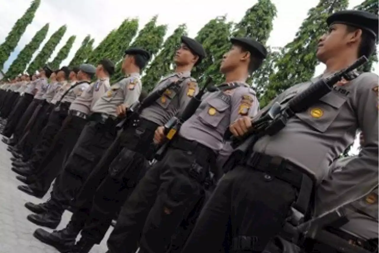 Dua Polisi di Makassar Diberhentikan dengan Tidak Hormat |Republika Online