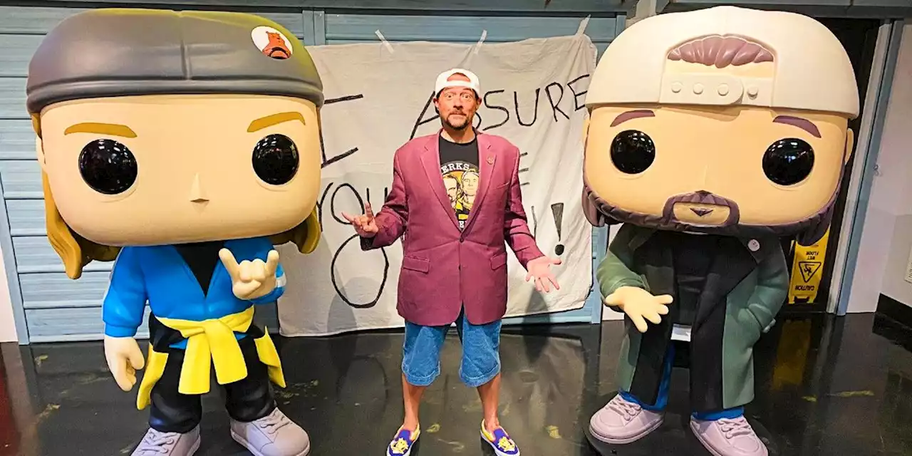 Kevin Smith Poses With Giant Jay & Silent Bob Funko Pop! Statues In Image