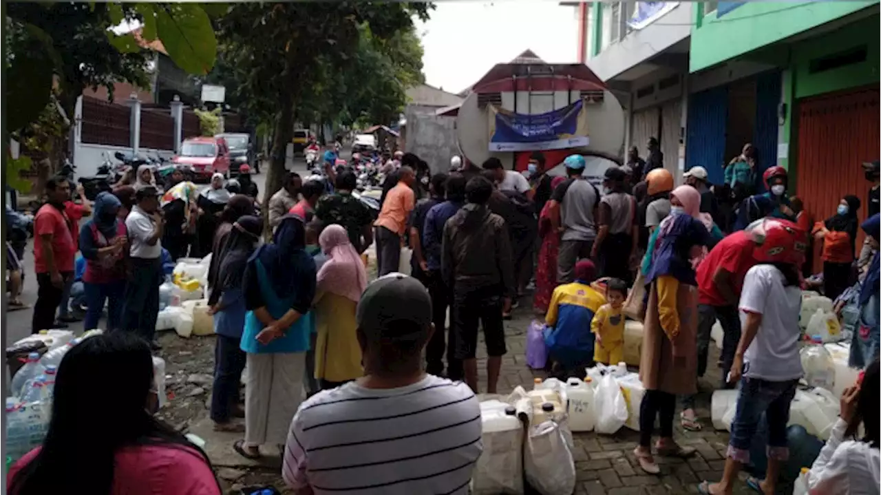 5000 Liter Minyak Goreng Curah Murah Ludes Diserbu Warga Kota Batu