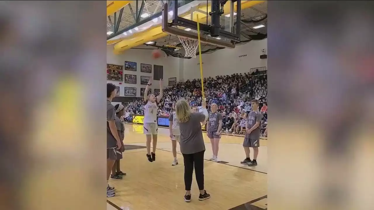 WATCH: Blind basketball player makes shot in front of 2,500 fans