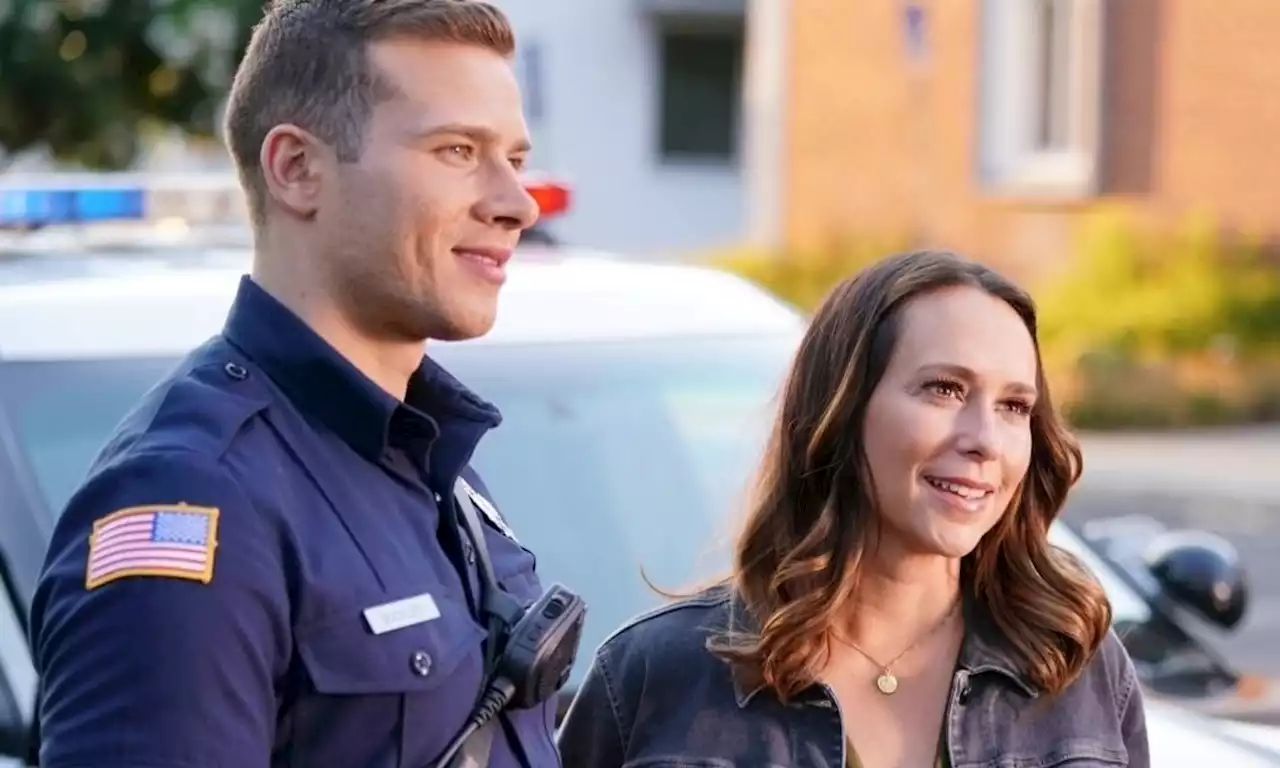 9-1-1 star Jennifer Love Hewitt shares poignant message with fans ahead of new episode