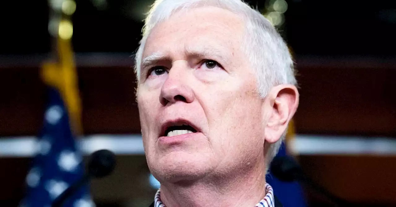 3 need-to-know questions about the feud between Trump and Mo Brooks