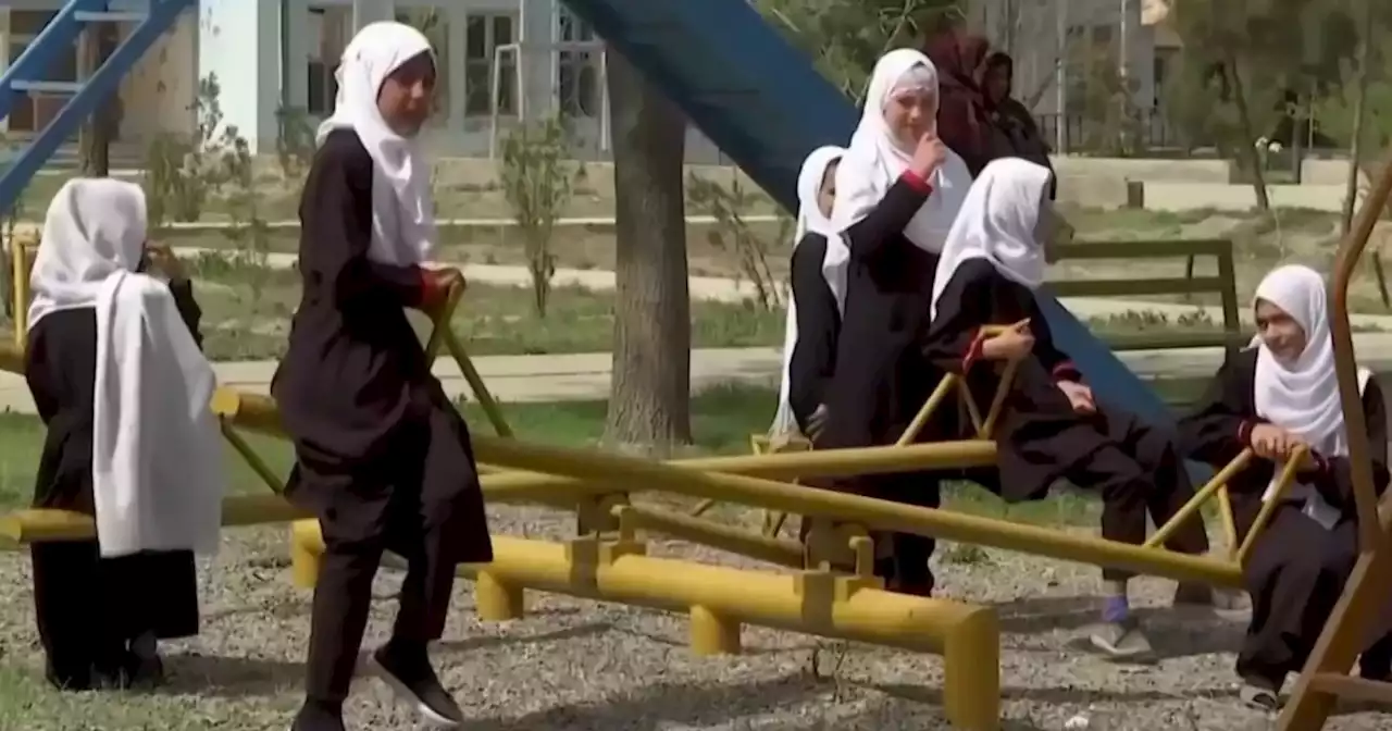 Taliban reverses decision to let teen girls attend school