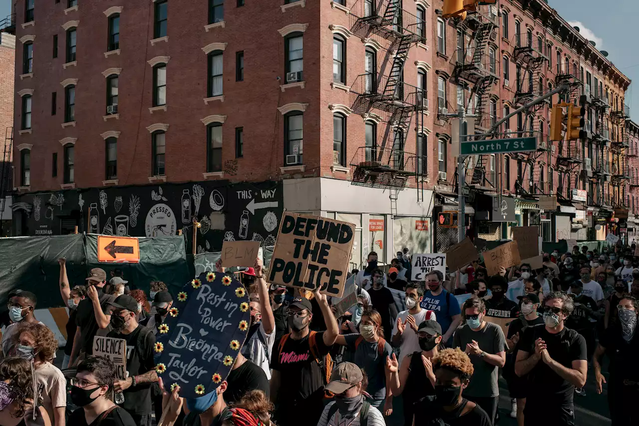 More Than 100 NYPD Cops Cited for Misconduct During George Floyd Protests, Panel Says