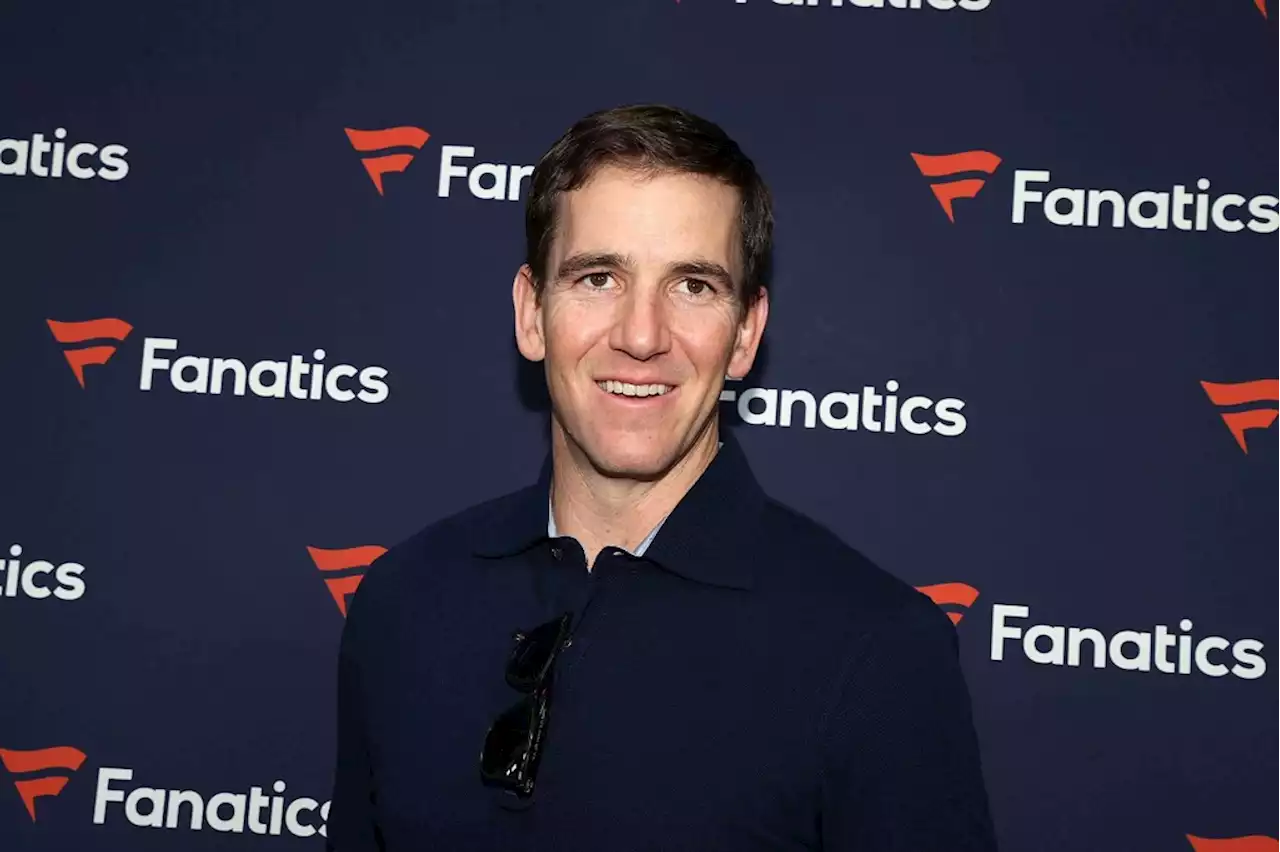 Eli Manning jumps on the Saint Peter’s March Madness bandwagon