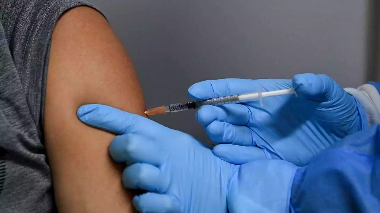 Australia records another 16 COVID-19 deaths as fourth vaccine dose approved, travel restrictions to ease