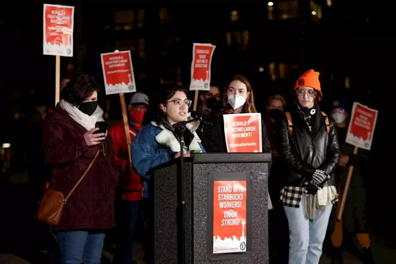 Seattle Starbucks Welcomes Anti-Union CEO Howard Schultz Back to Work By Unionizing Unanimously