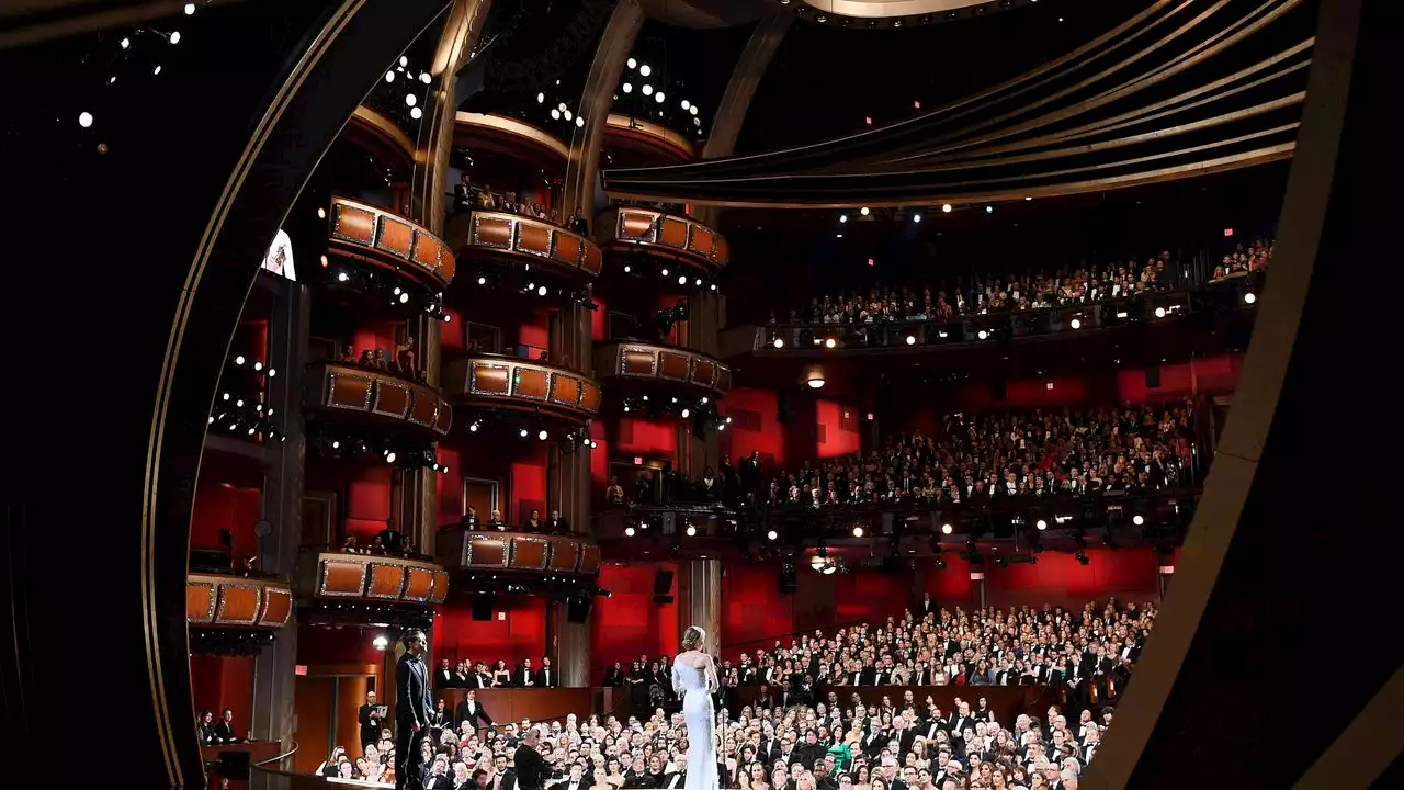 Why Is the 2022 Oscars Stage Trying to Hypnotize Us?