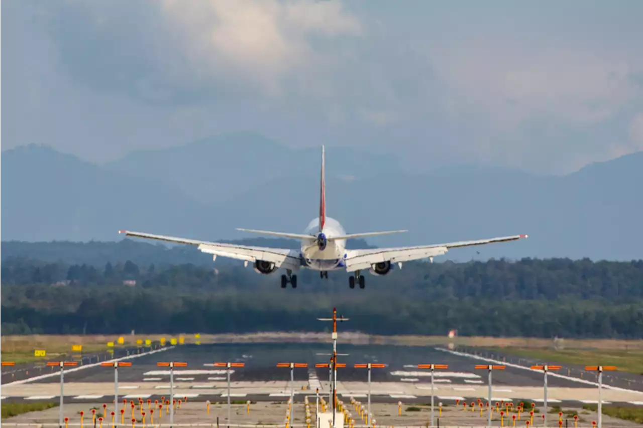 Spend Time Outdoors After Your Flight Lands, Experts Say — Best Life