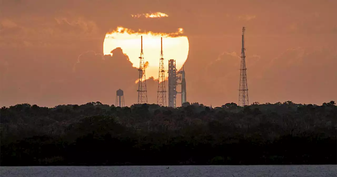 Moon rocket test gets priority, for now, over commercial astronaut launch