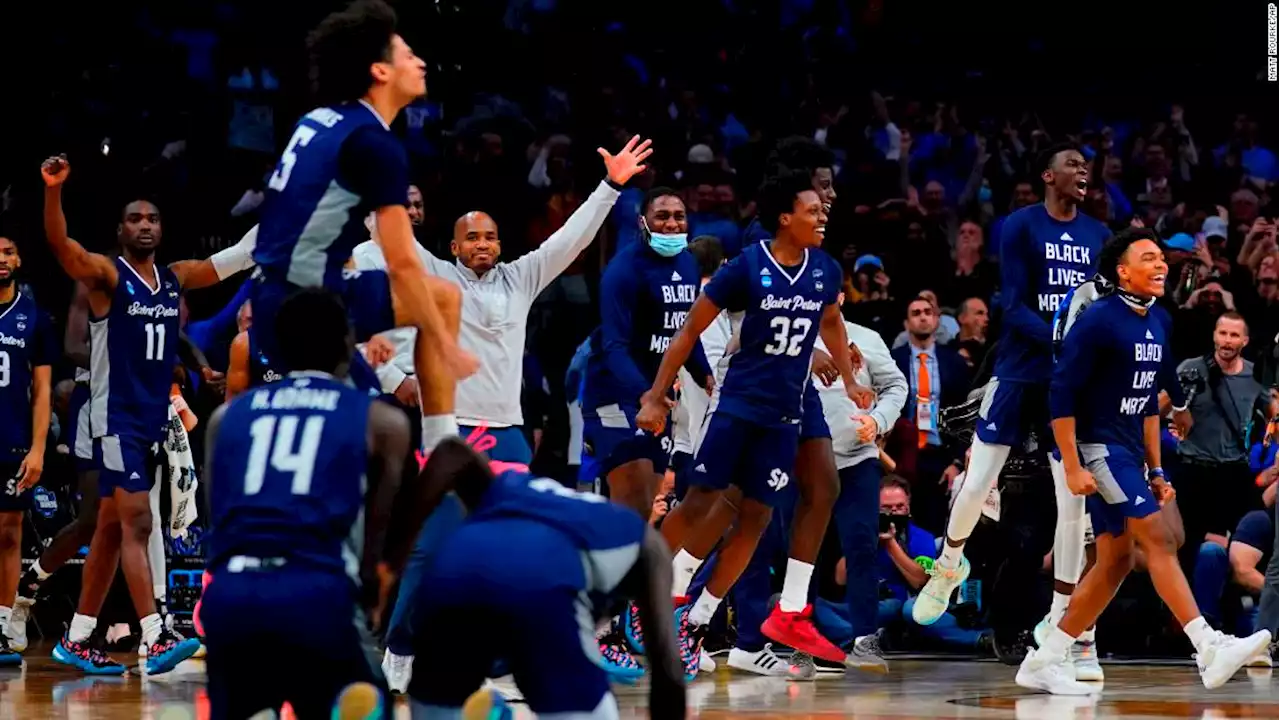 Saint Peter's becomes first No. 15 seed to reach Elite Eight in NCAA tournament history