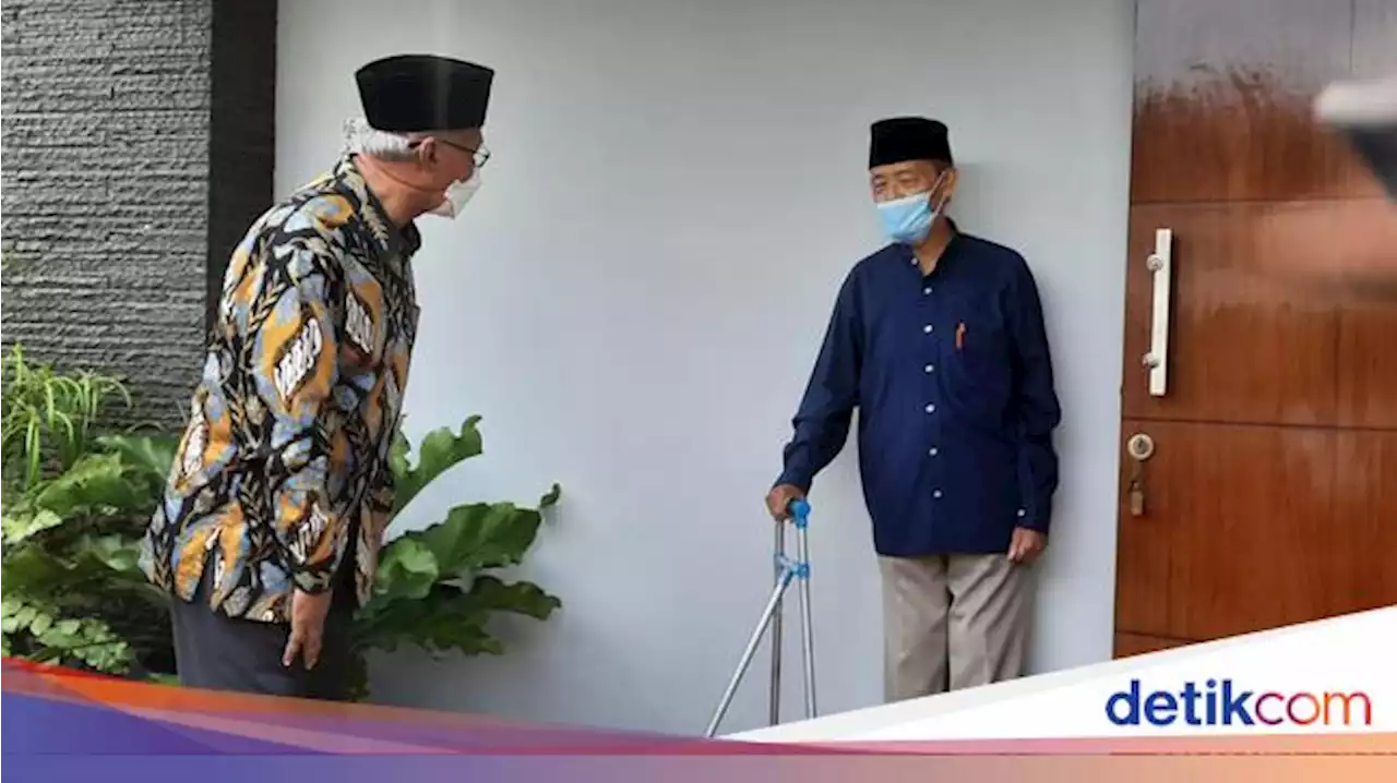 Sempat Dirawat di RS-Dijenguk Jokowi, Buya Syafii: Saya Masih Lemas