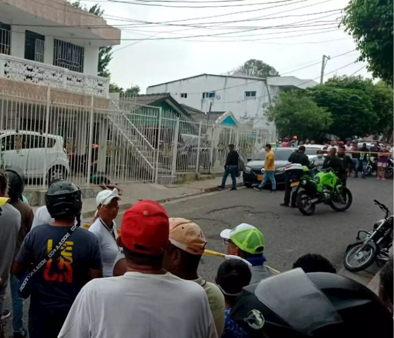 Sicarios asesinan a hombre en la puerta de una casa, en Daniel Lemaitre