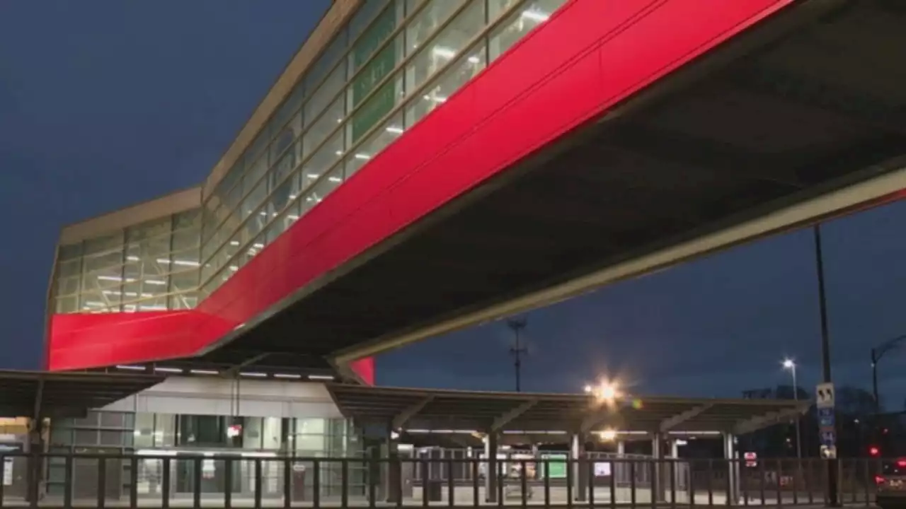 Man shot and critically wounded after fight at CTA Red Line stop