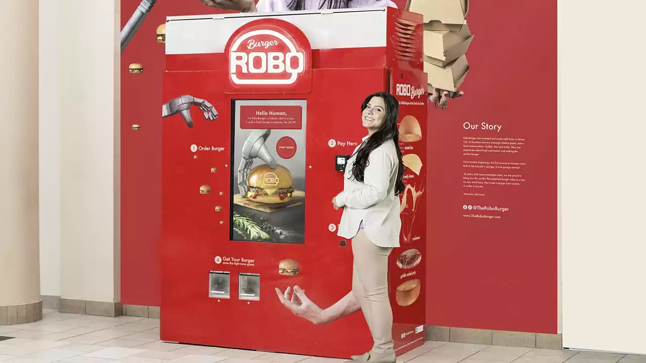 'RoboBurger': Robot grills burgers at mall in New Jersey