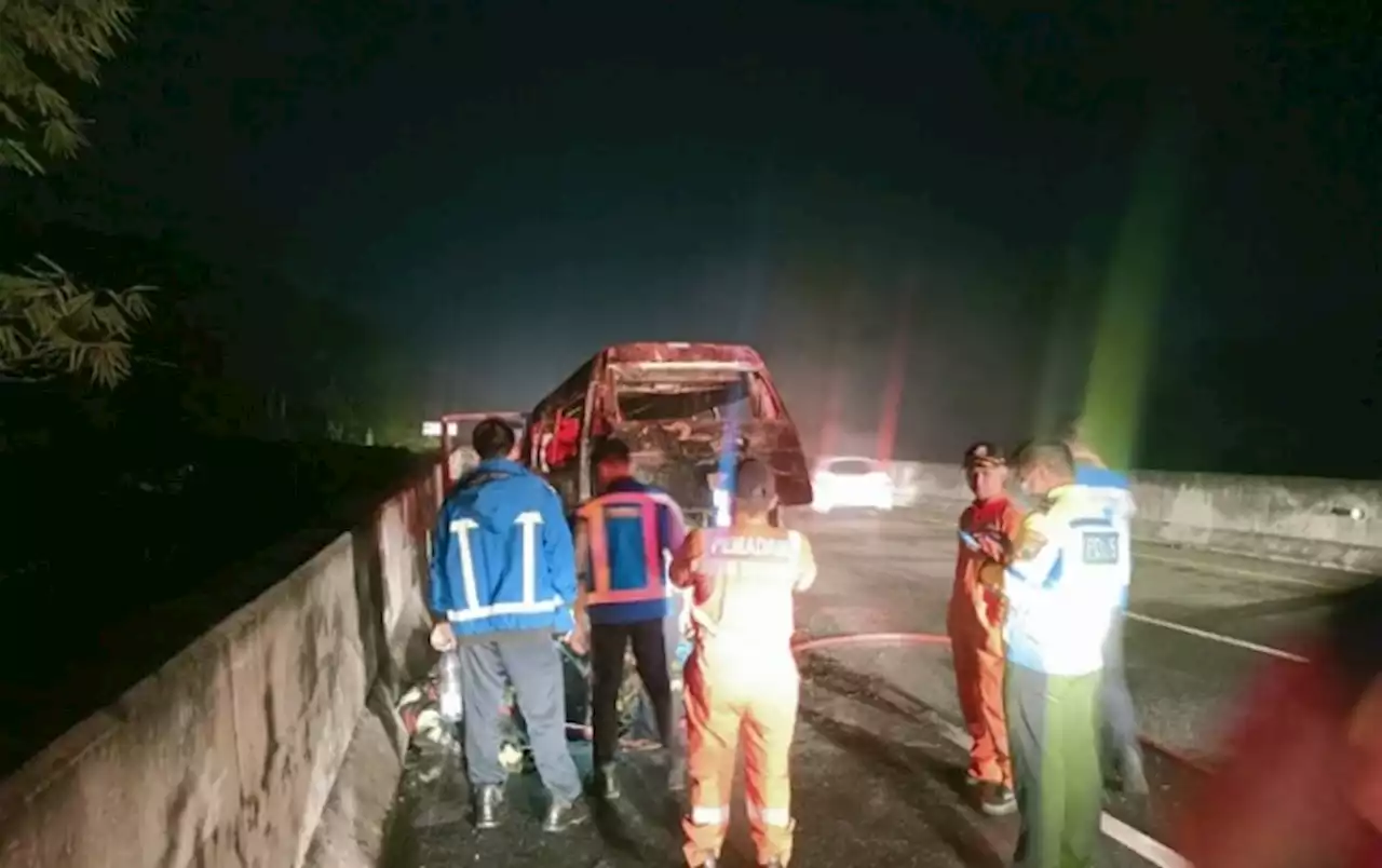 Konsleting Listrik, Minibus Terbakar di Jalan Tol Solo-Semarang