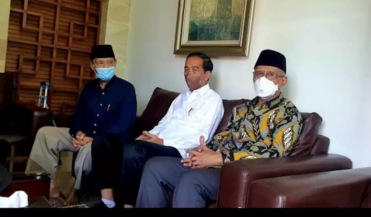 Jokowi Jenguk Buya Syafii Maarif di Yogyakarta, Doakan agar Cepat Sembuh