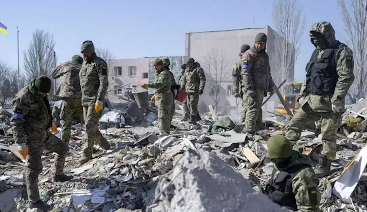 Guerre en Ukraine : 'opération humanitaire' à venir à Marioupol, la ville de Kherson contestée