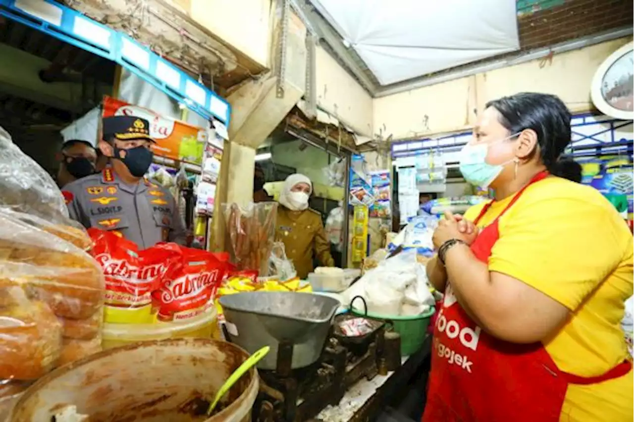 Kapolri Tinjau Stok Minyak Goreng Curah di Pasar Wonokromo