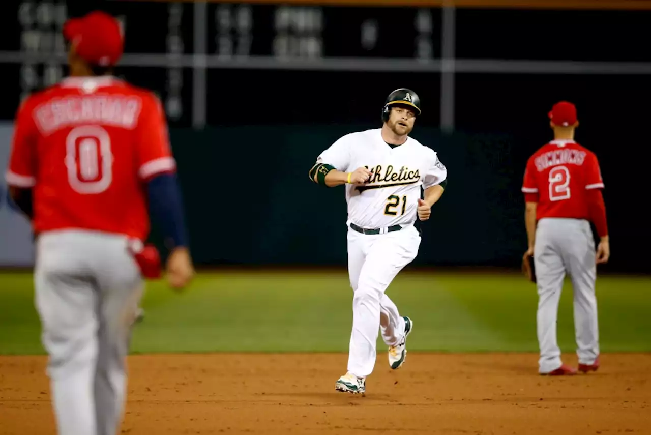 Stephen Vogt ‘excited and honored’ to be back with A’s