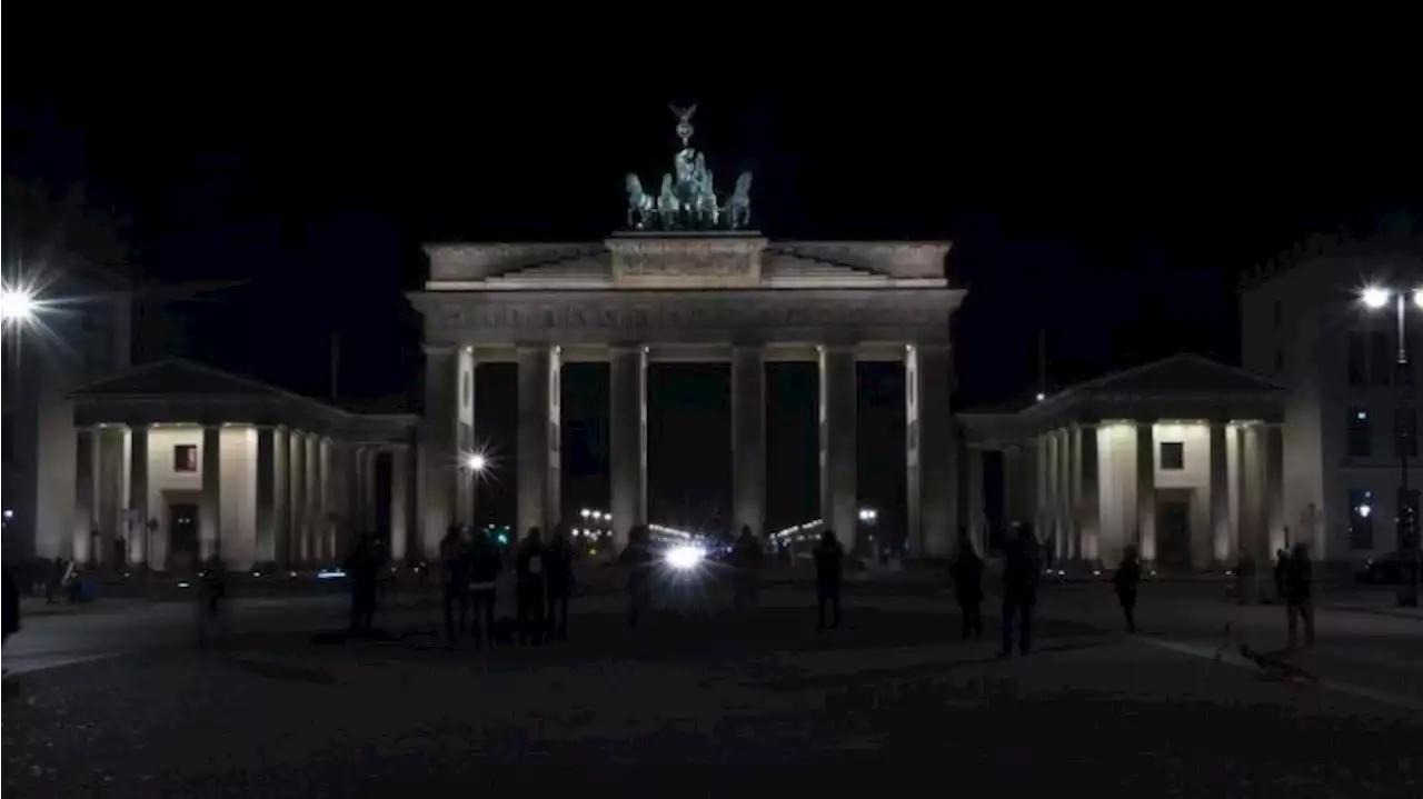 Licht aus für Klima und Frieden: 'Earth Hour' in Berlin