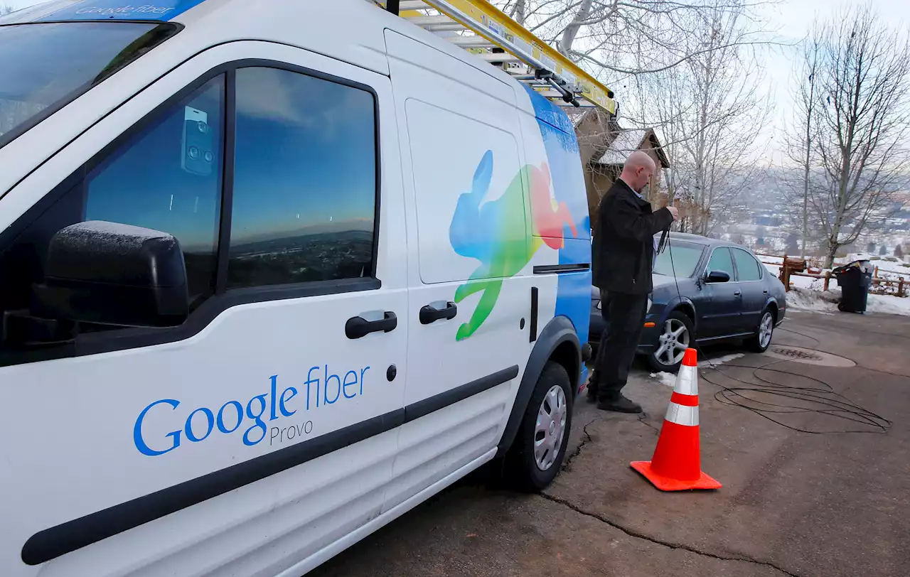 Google Fiber Contractors in Kansas City Are First to Unionize Under Alphabet Worker Union