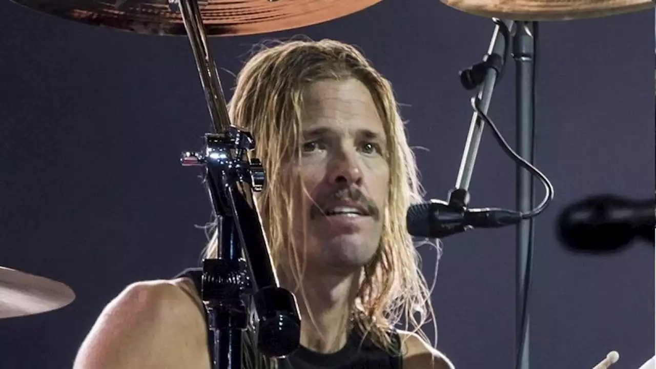 Así era Taylor Hawkins, el baterista de Foo Fighters que murió ayer en Colombia | El músico tenía 50 años y treinta de carrera